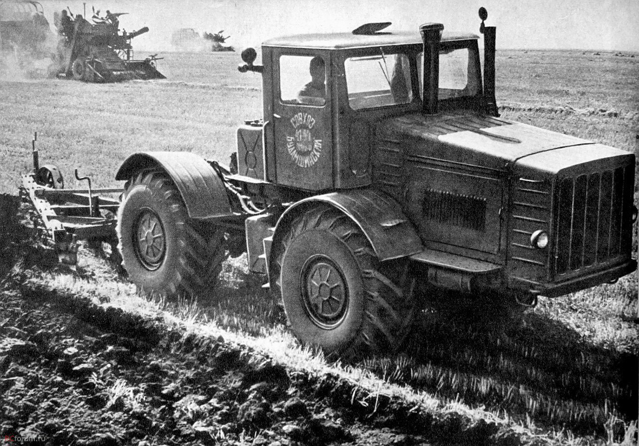 Трактор Кировец К-742