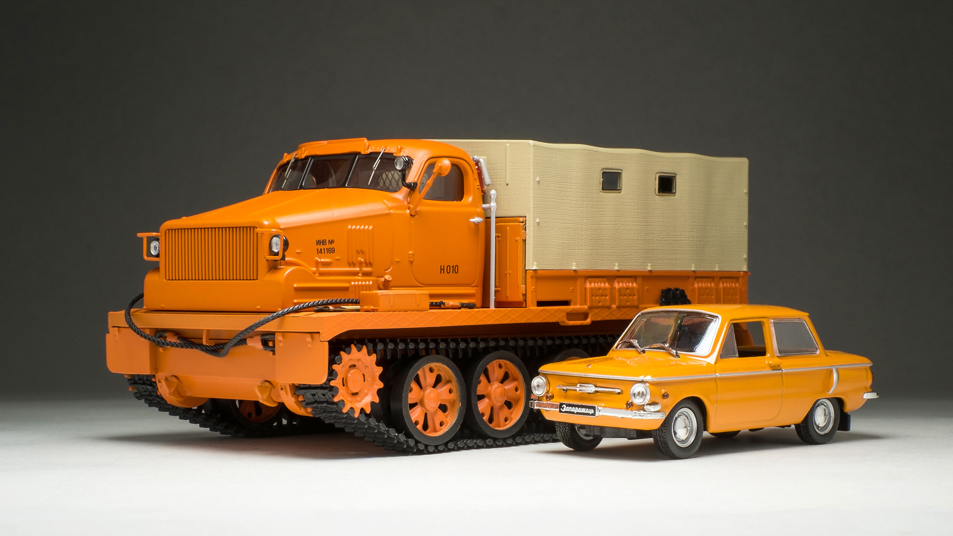 Тяжелый артиллерийский тягач АТ-Т