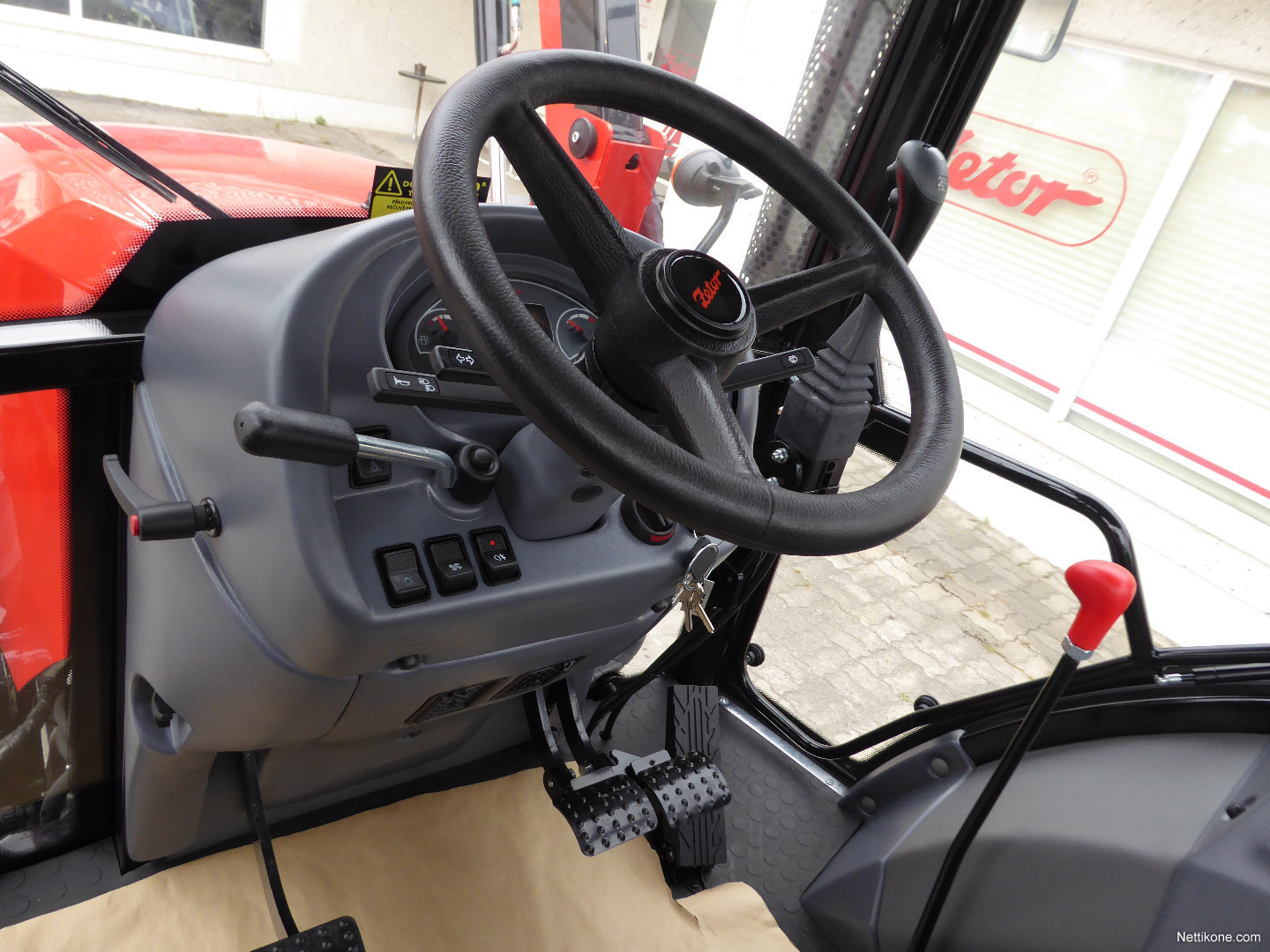 Трактор Zetor Forterra