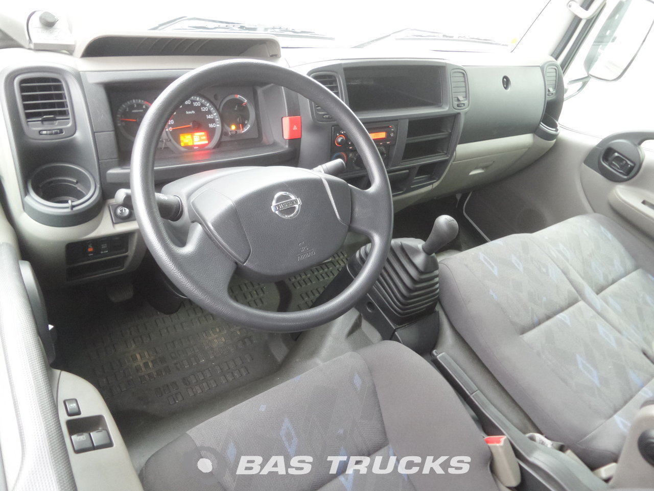  Кабина Nissan Cabstar