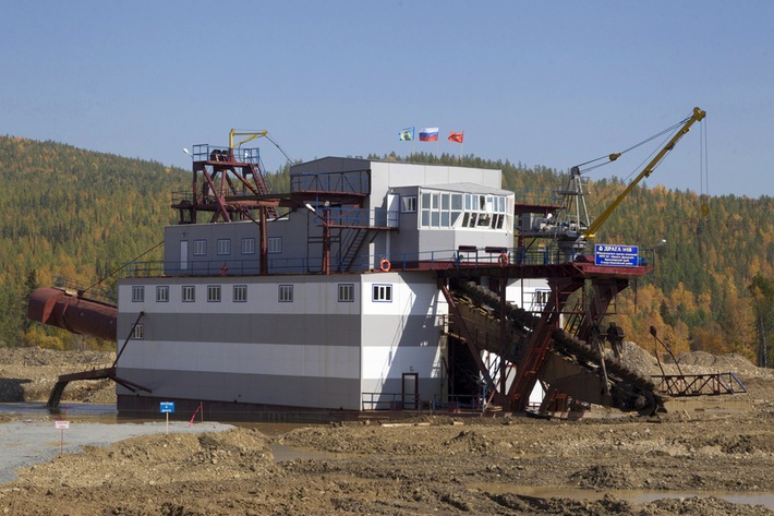 драга для добычи золота