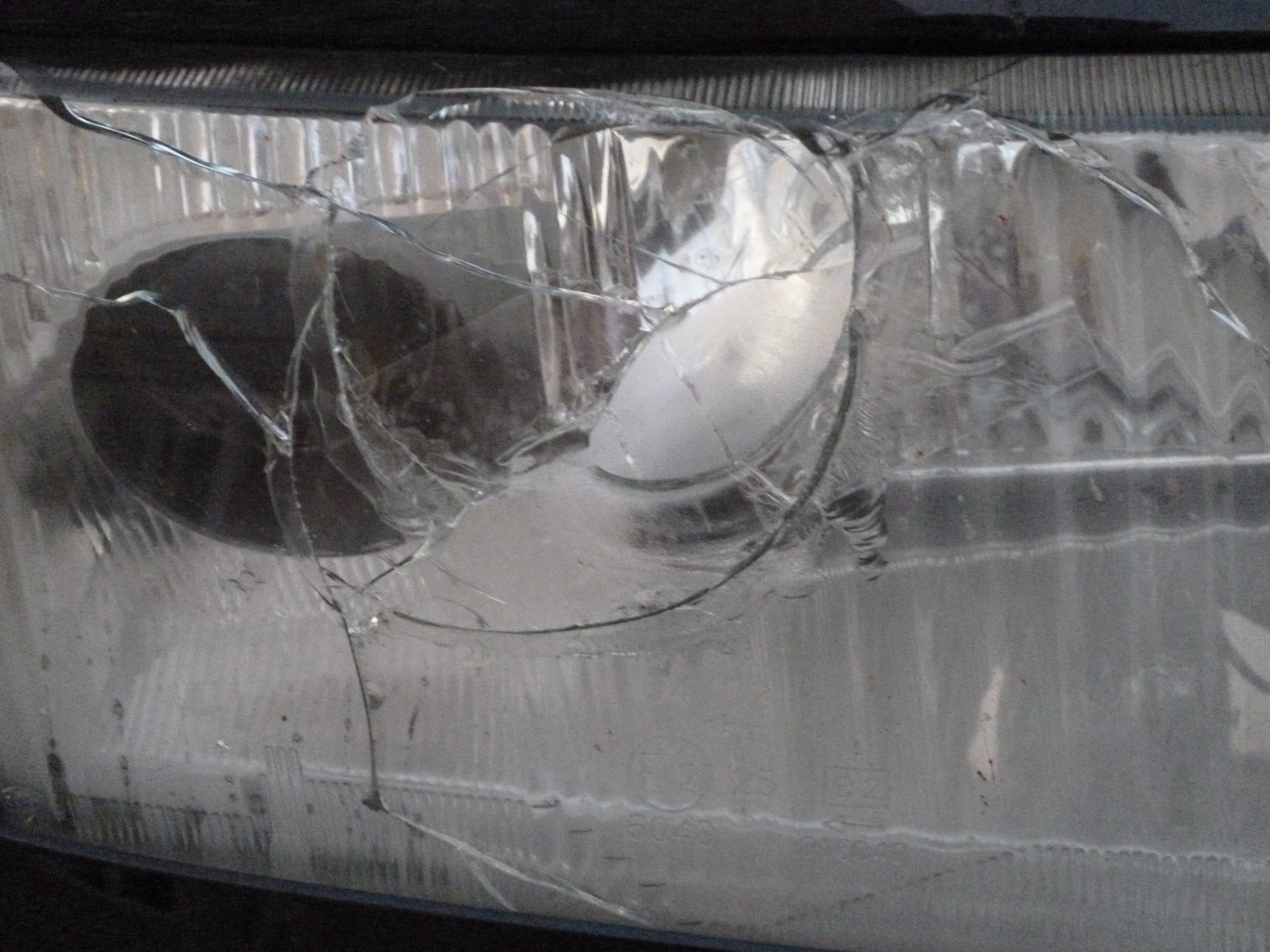 Трещины стекла