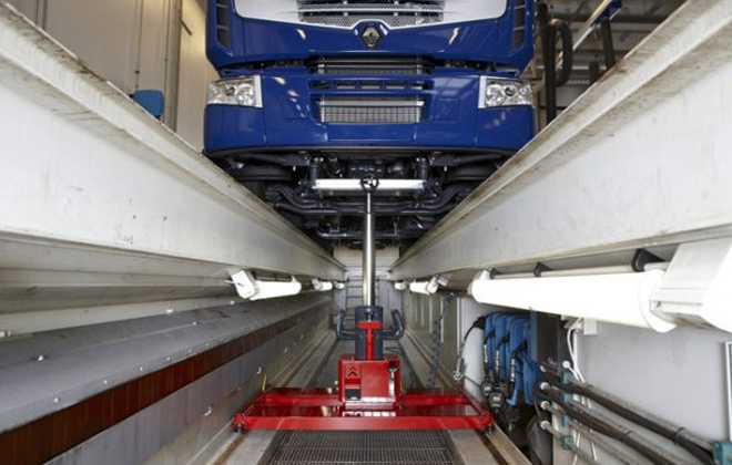 Осмотровая канава для обслуживания грузовых автомобилей