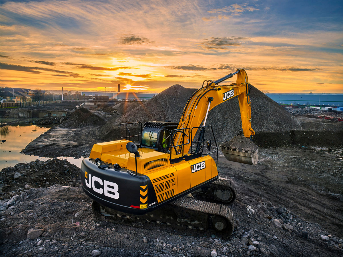 Гусеничный экскаватор JCB JS260