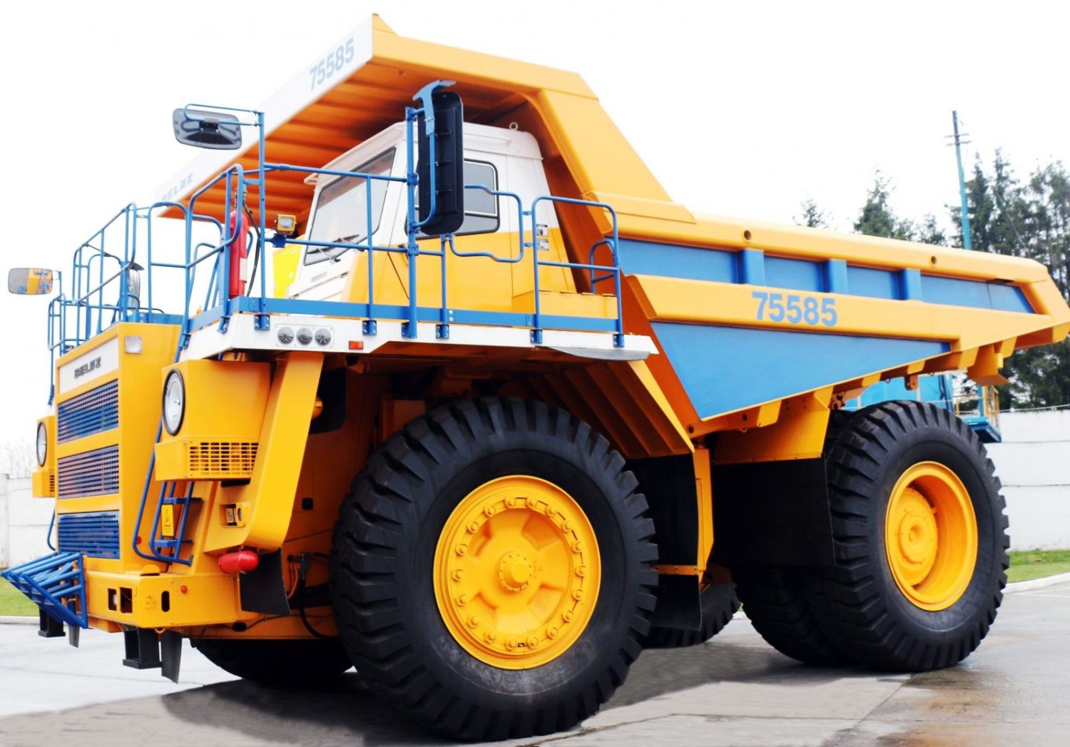 преимущества самосвалов белаз