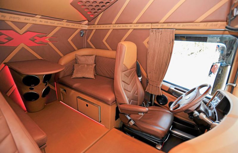 Кабина трака