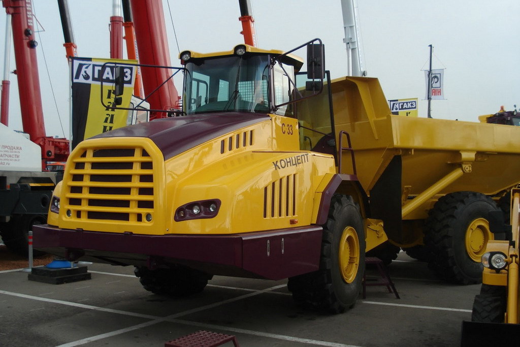Шарнирно-сочлененный самосвал ЧЕТРА С33 