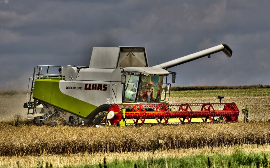 уборочный комбайн как производительная сельскохозяйственная техника