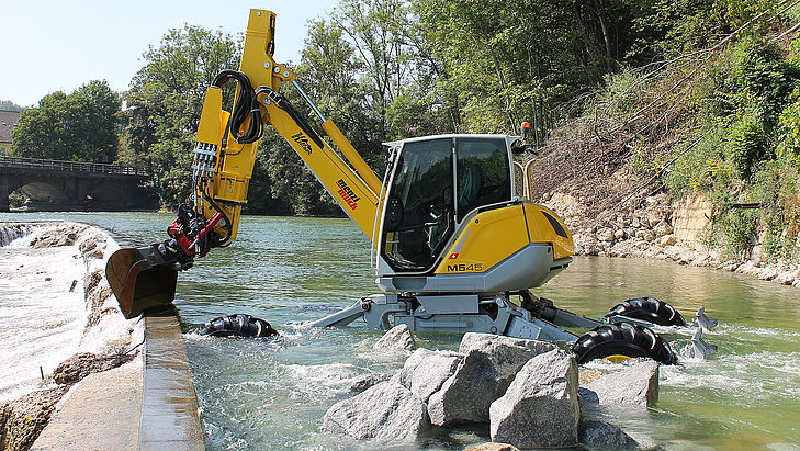 Шагающий экскаватор Menzi Muck