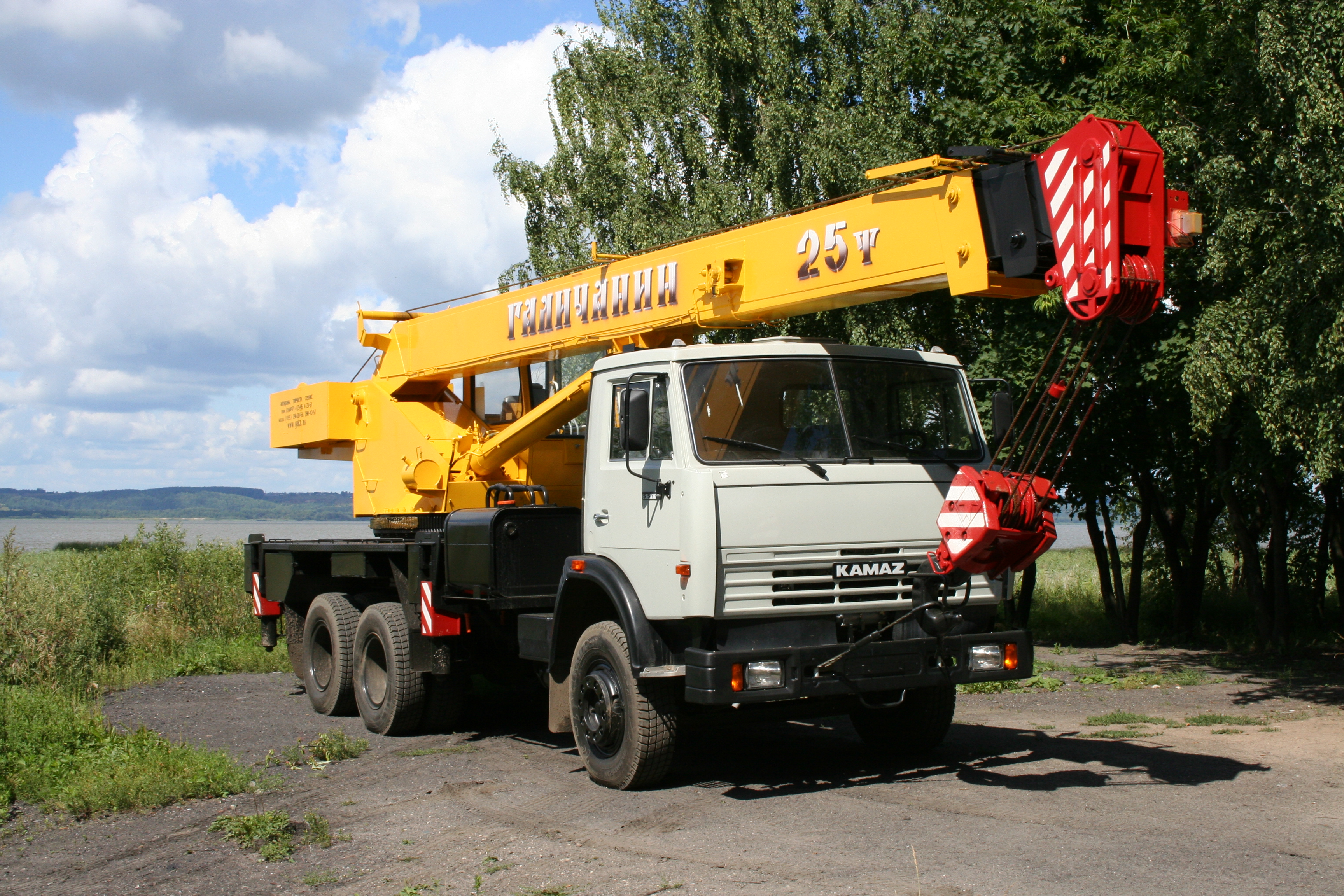 Автокран «Галичанин» 25 тонн