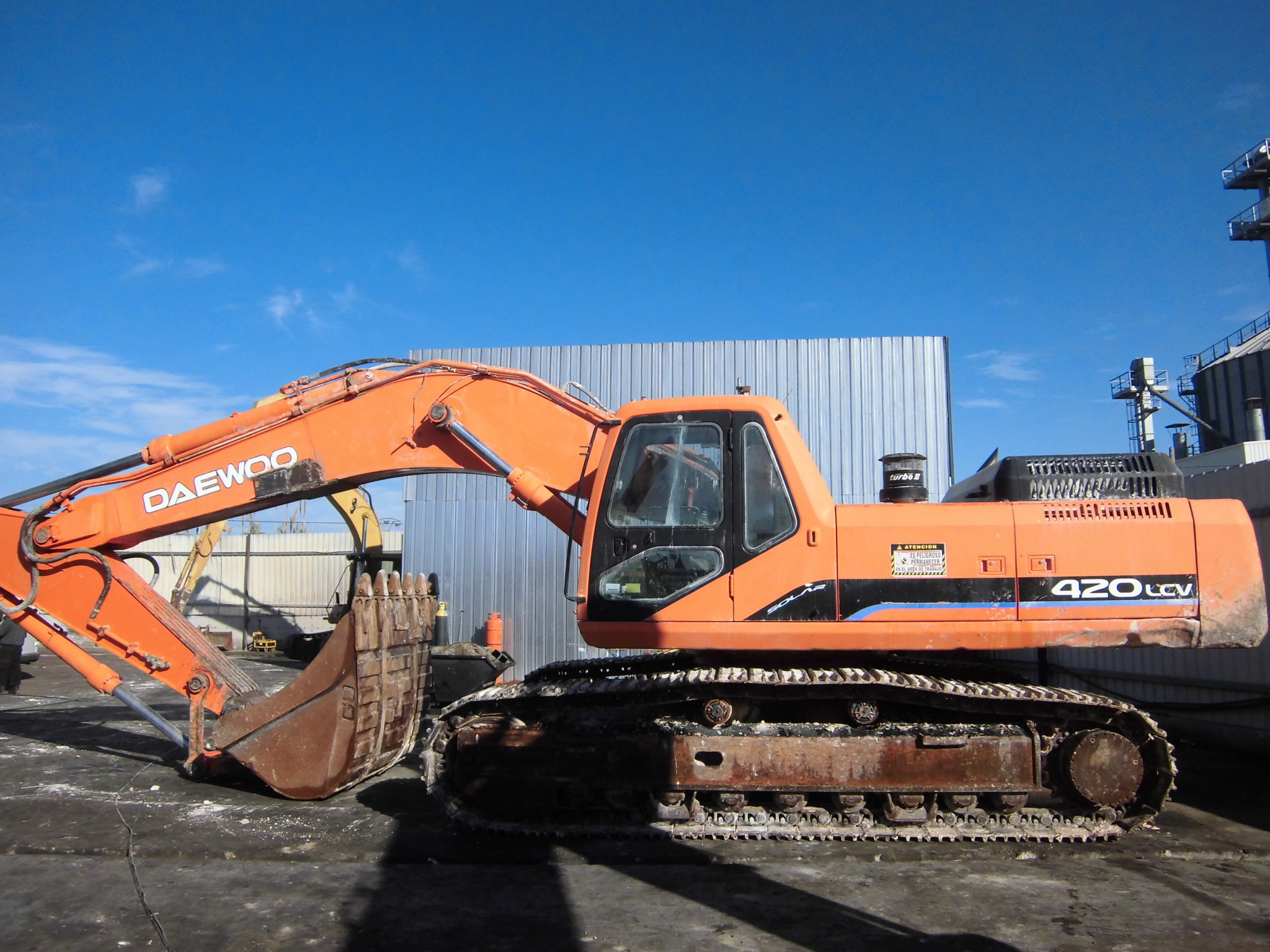 самые дешевые гусеничные экскаваторы