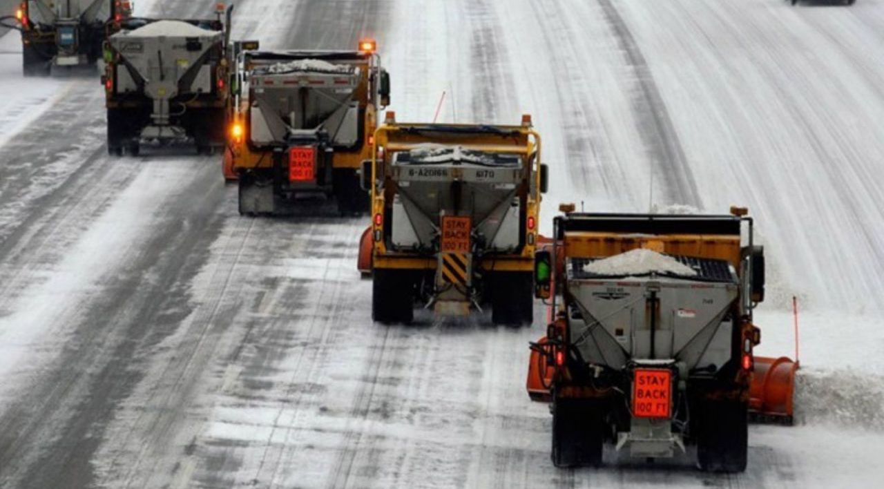 дорожная спецтехника на зимних дорогах