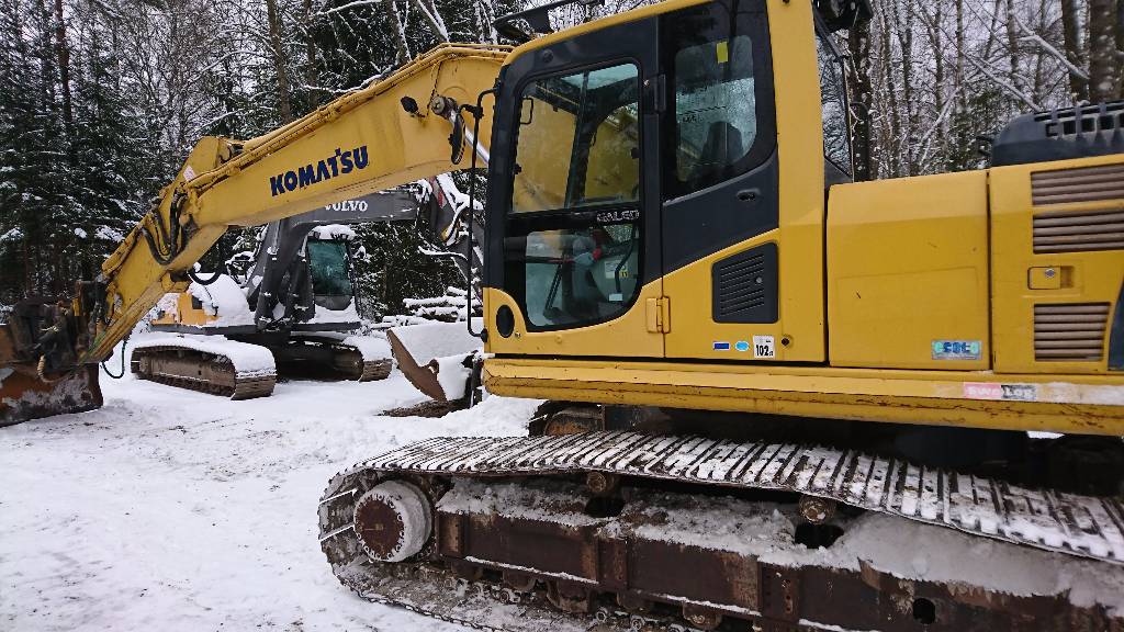 дорожно-строительная техника тяжёлого класса Komatsu в зимний период