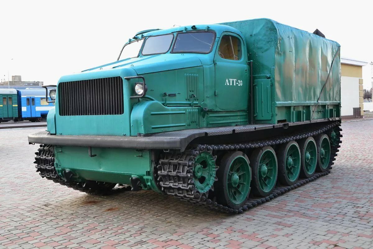 Тяжелый артиллерийский тягач АТ-Т