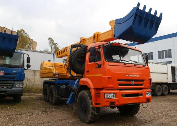 автомобильный экскаватор на шасси КАМАЗ