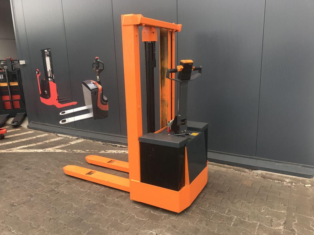 электрический штабелер