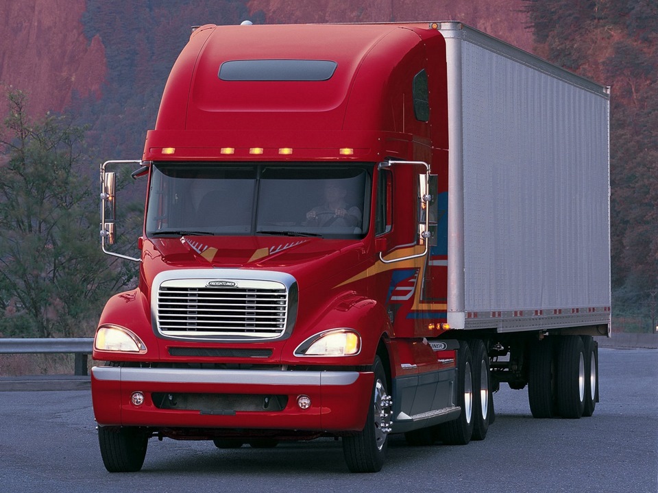 грузовые тягачи Freightliner