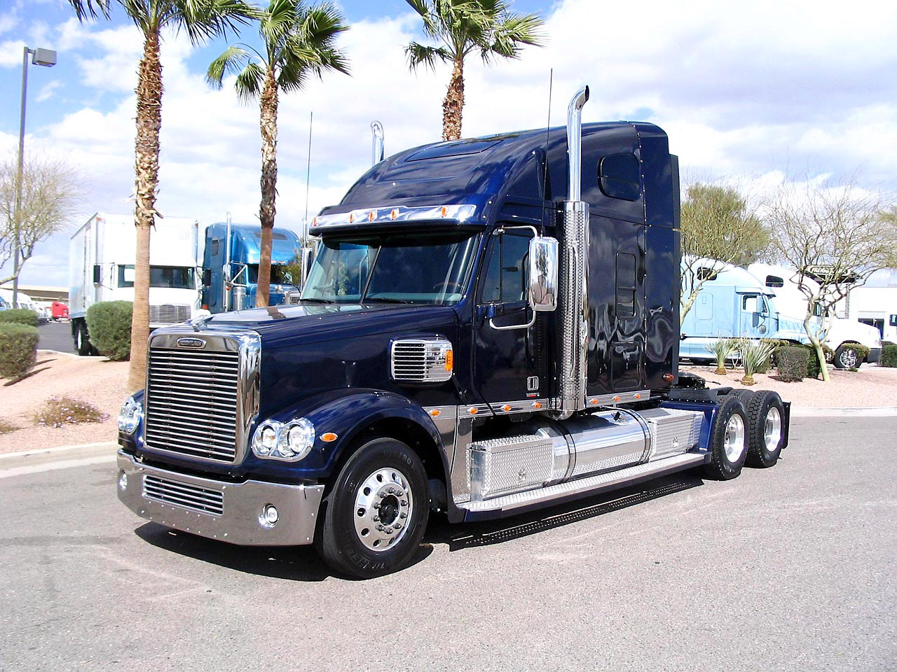 грузовые тягачи Freightliner