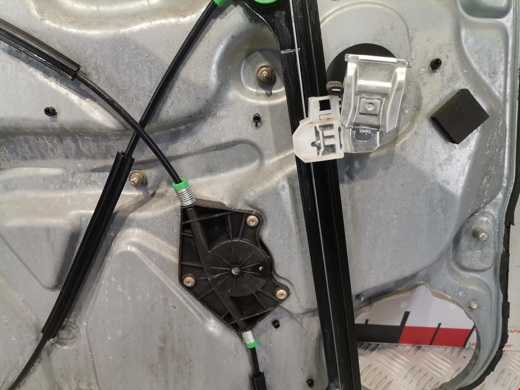 Электрические стеклоподъемники в кабине грузовика