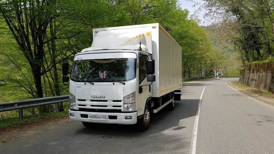 Грузовой автомобиль Isuzu NPR75