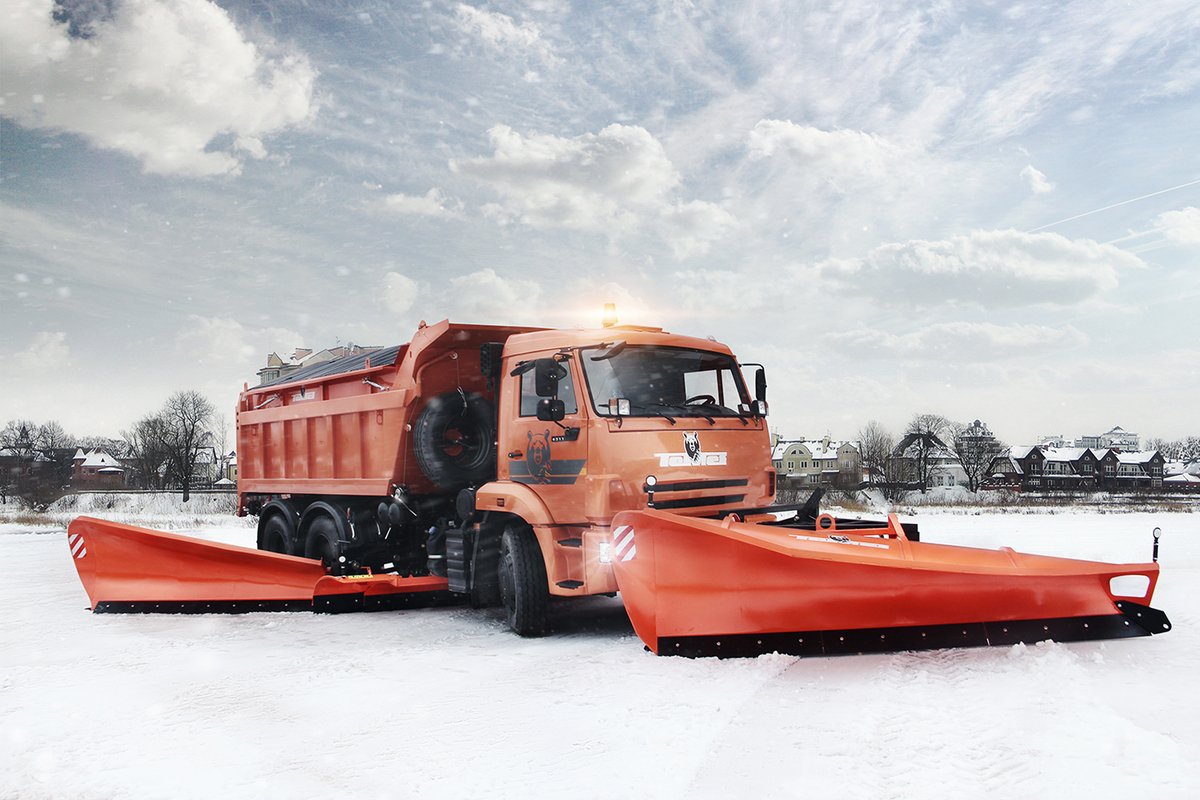 снегоуборочная машина на зимний сезон