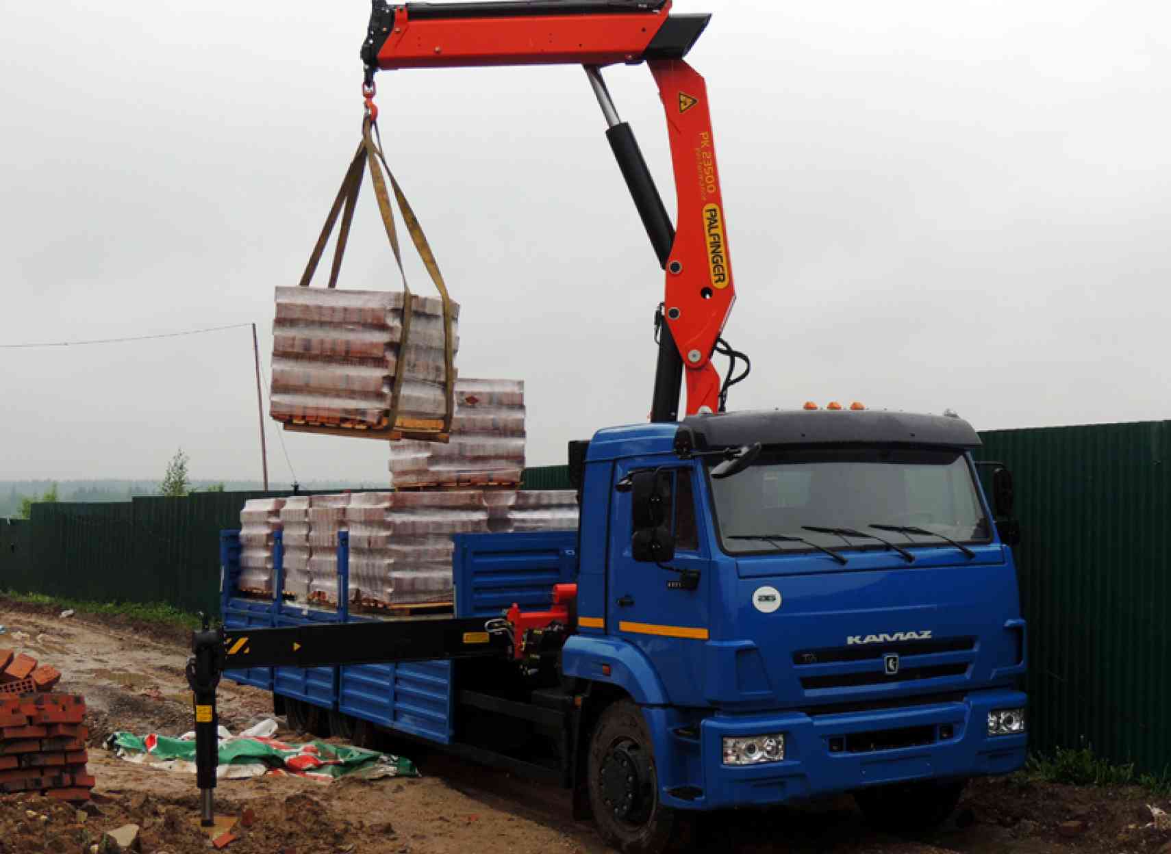 упаковка и перевозка кирпича 