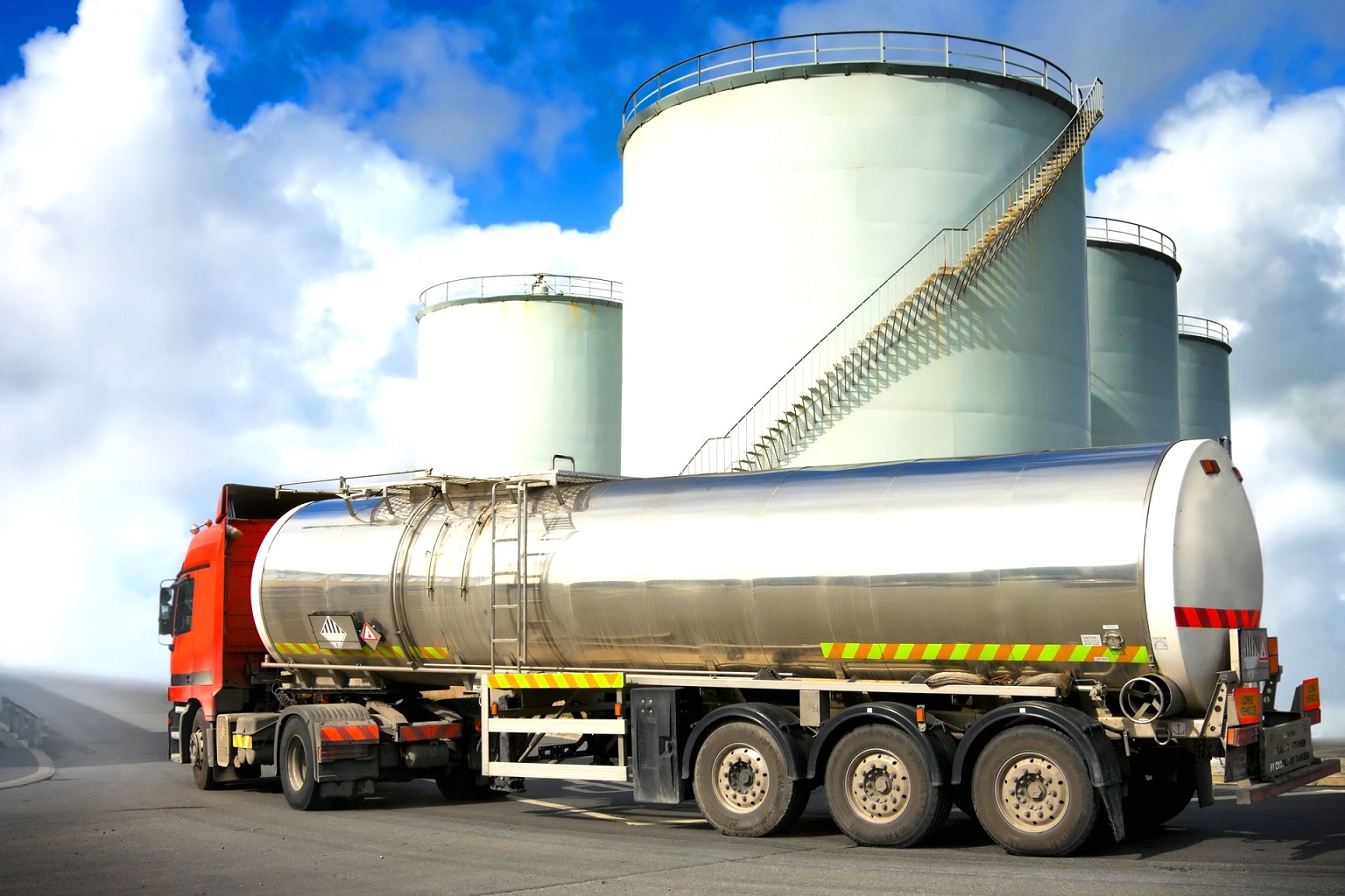 перевозка наливных грузов автоцистернами