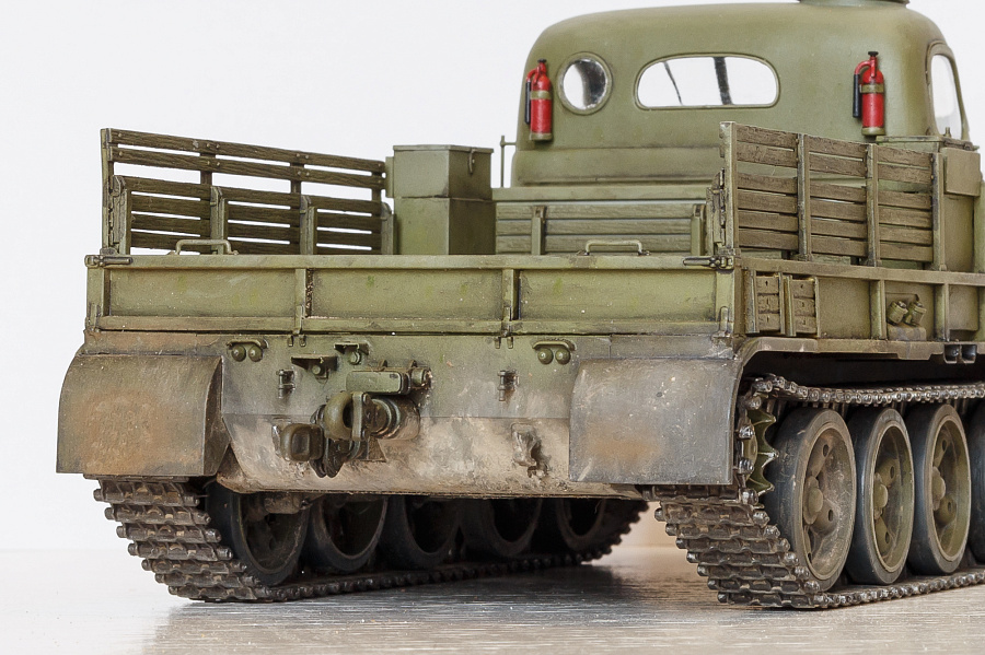 Тяжелый артиллерийский тягач АТ-Т