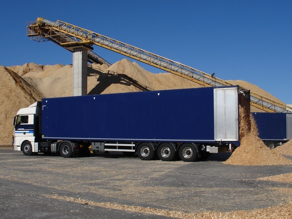 Грузовики-щеповозы