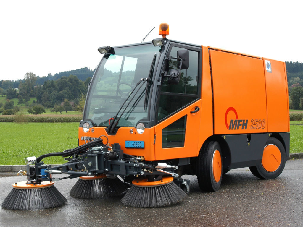 подметально-уборочные машины поливомоечные машины