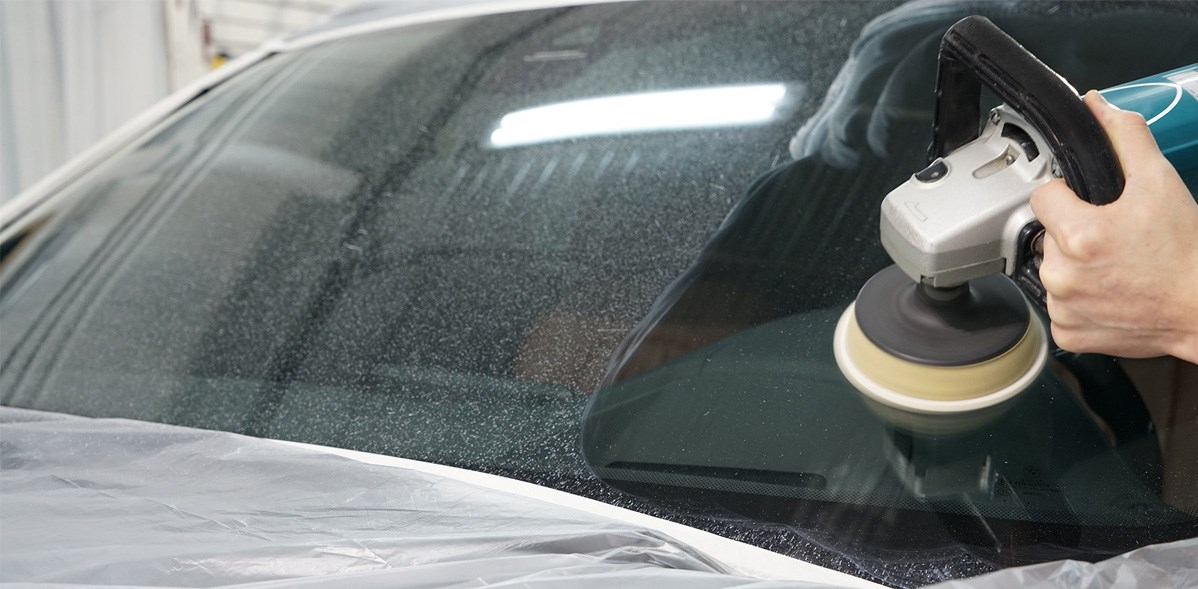 полировка лобового стекла, трещины на стекле автомобиля