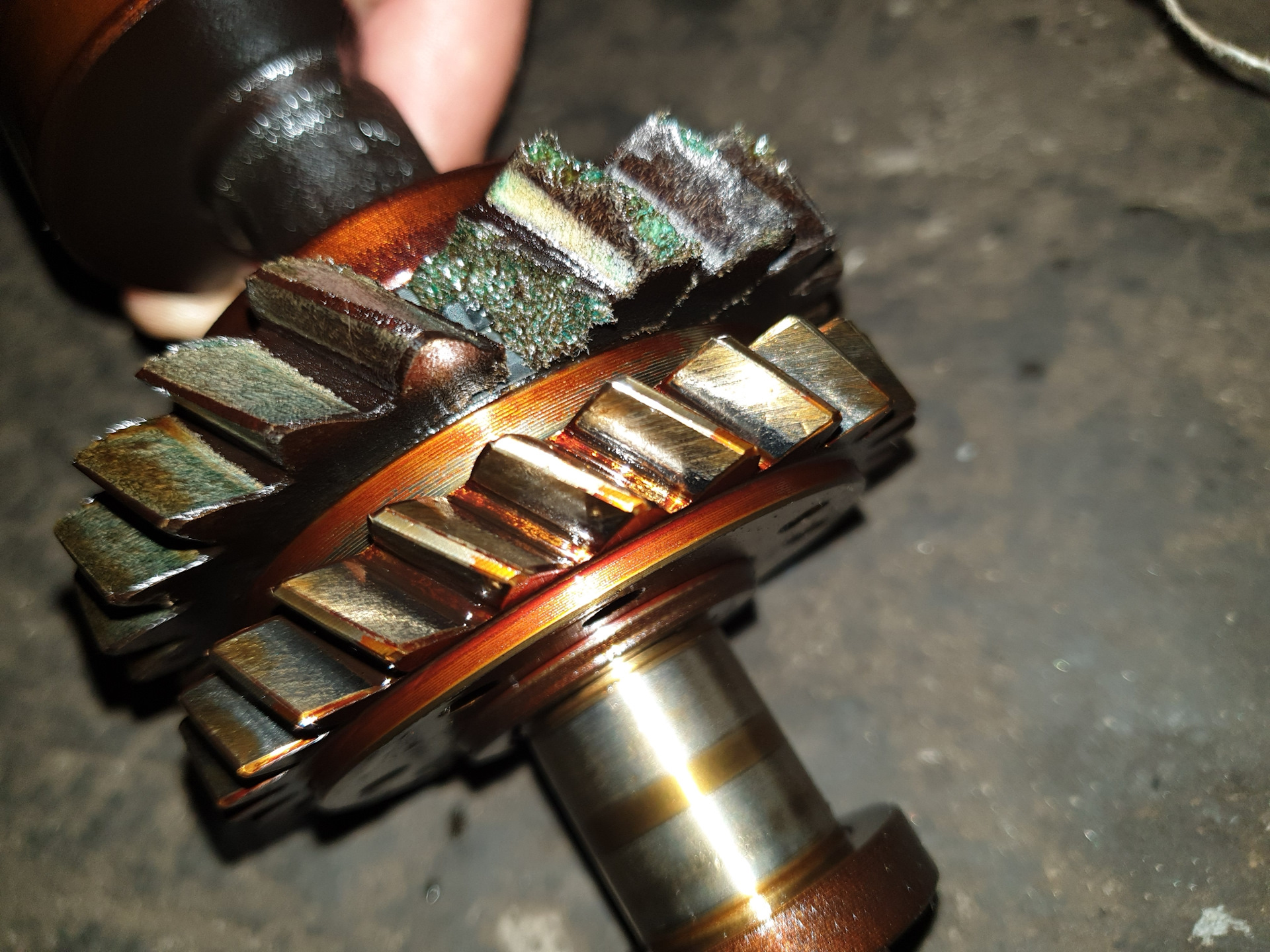 Балансировочные валы двигателя