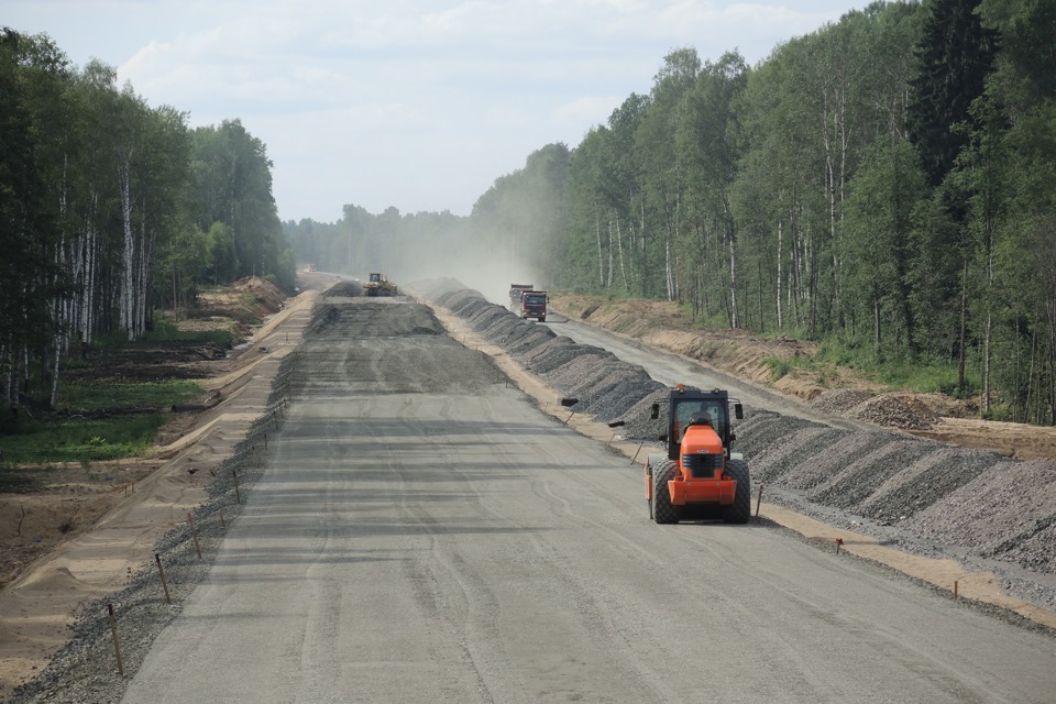асфальтоукладчик, самосвал и перегружатель как комплекс техники
