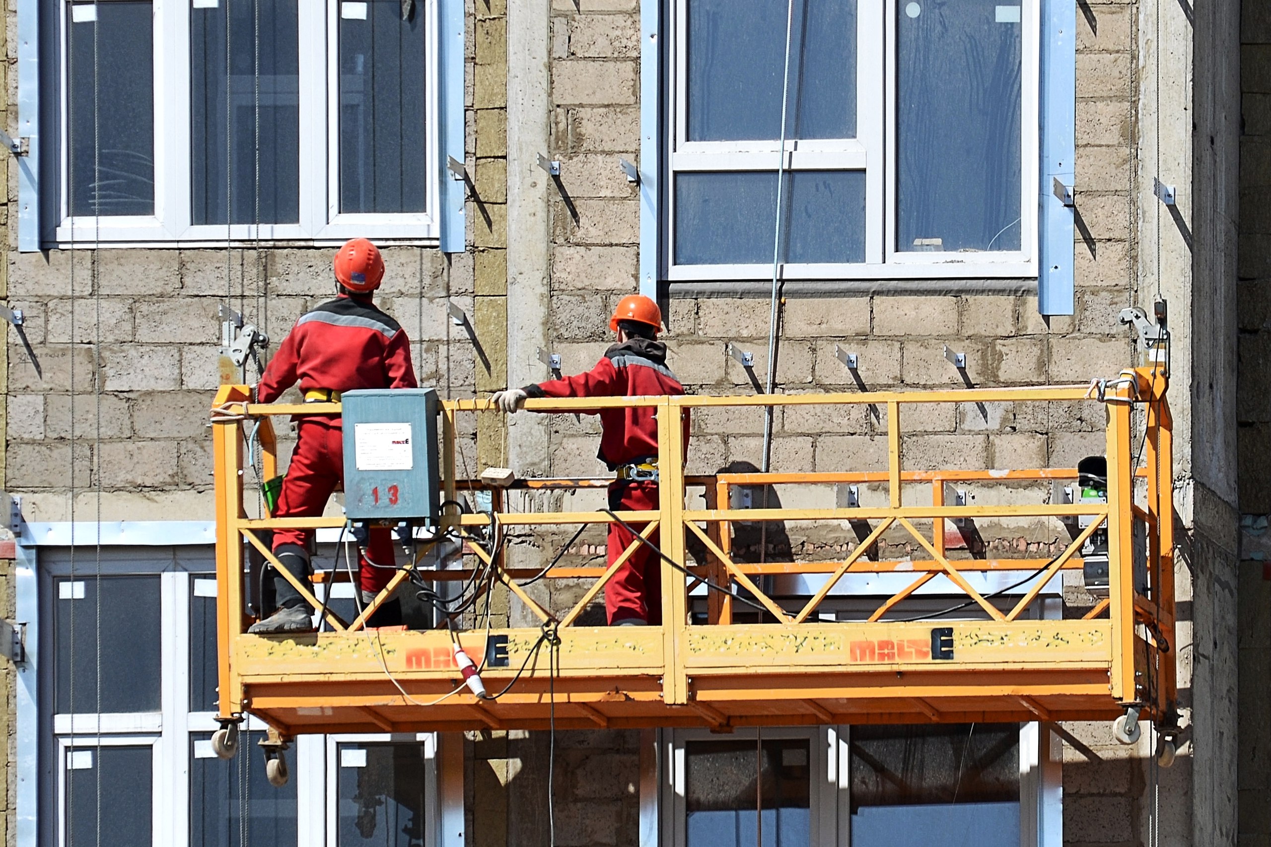 безопаснее в строительной люльке или лесах преимущества 