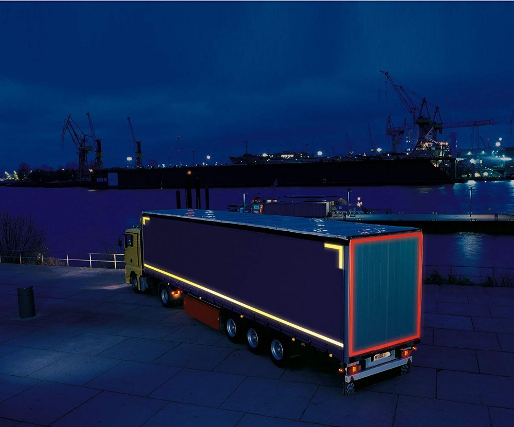 светоотражающая маркировка на транспортном средстве