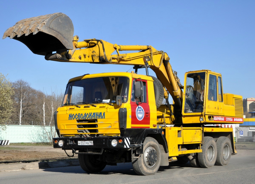 автомобильный экскаватор на шасси КАМАЗ