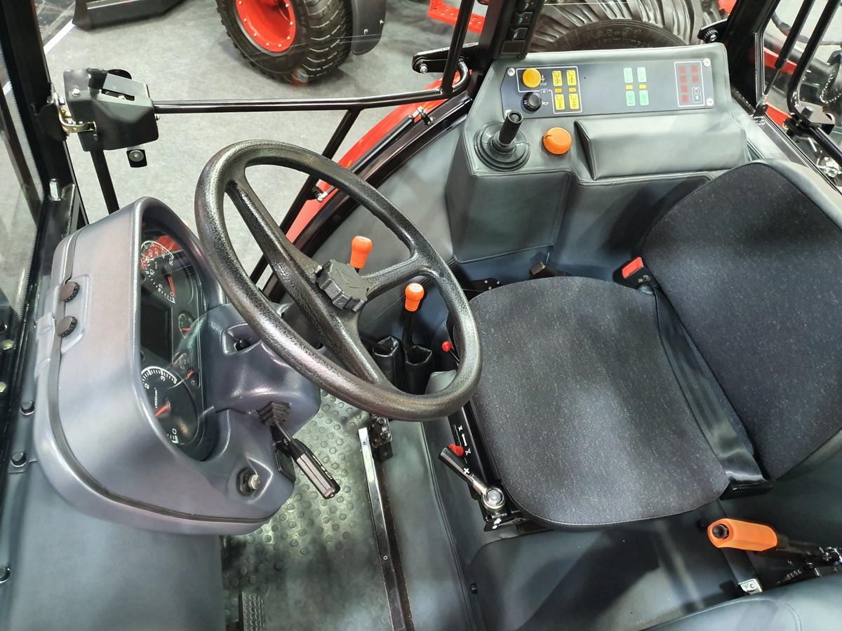 Трактор Беларусь 2103