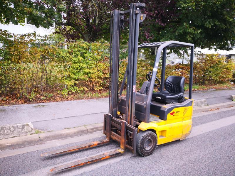 вилочные погрузчики сравнение с электромотором и двс 