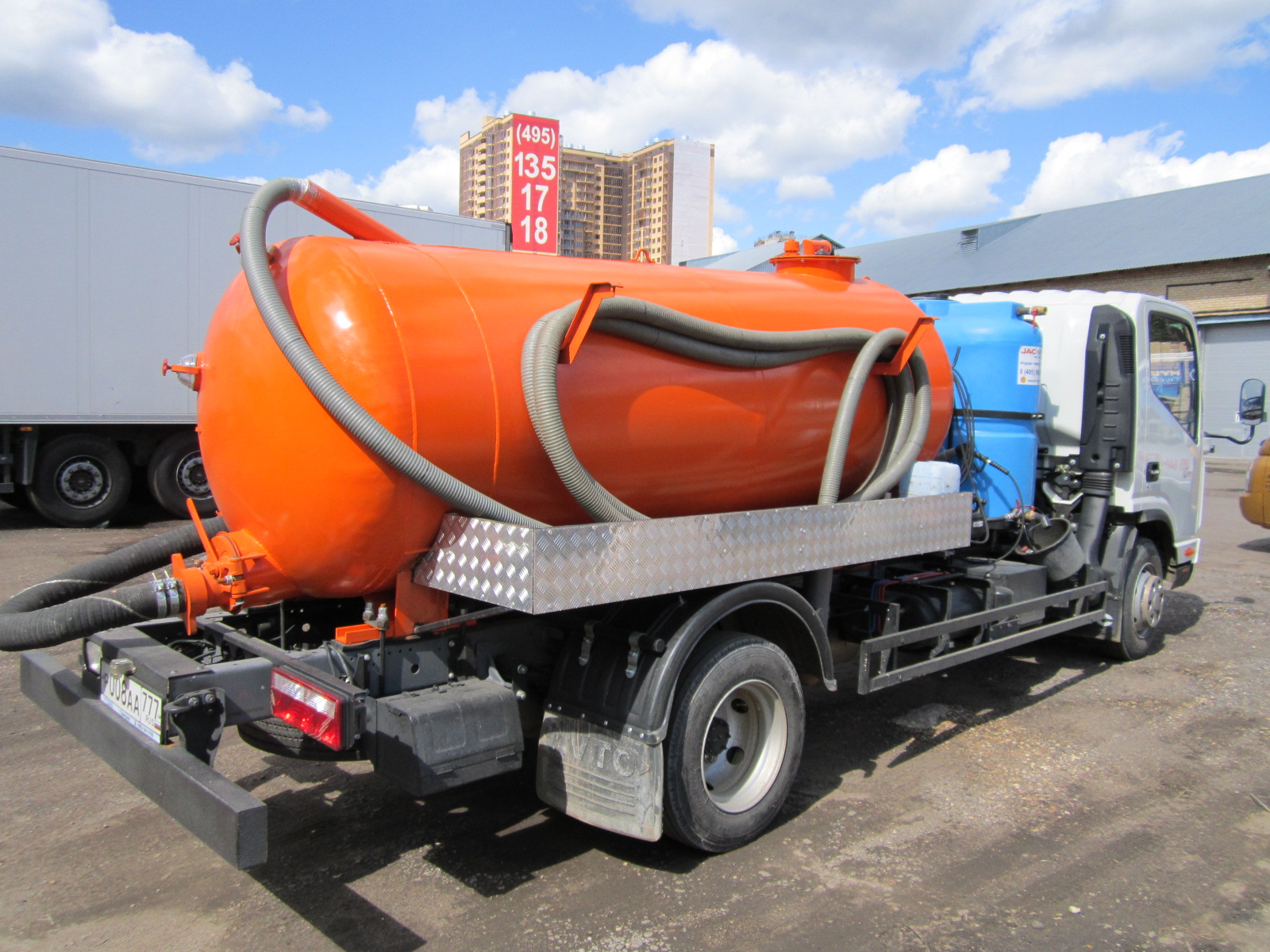 вакуумная ассенизаторская машина