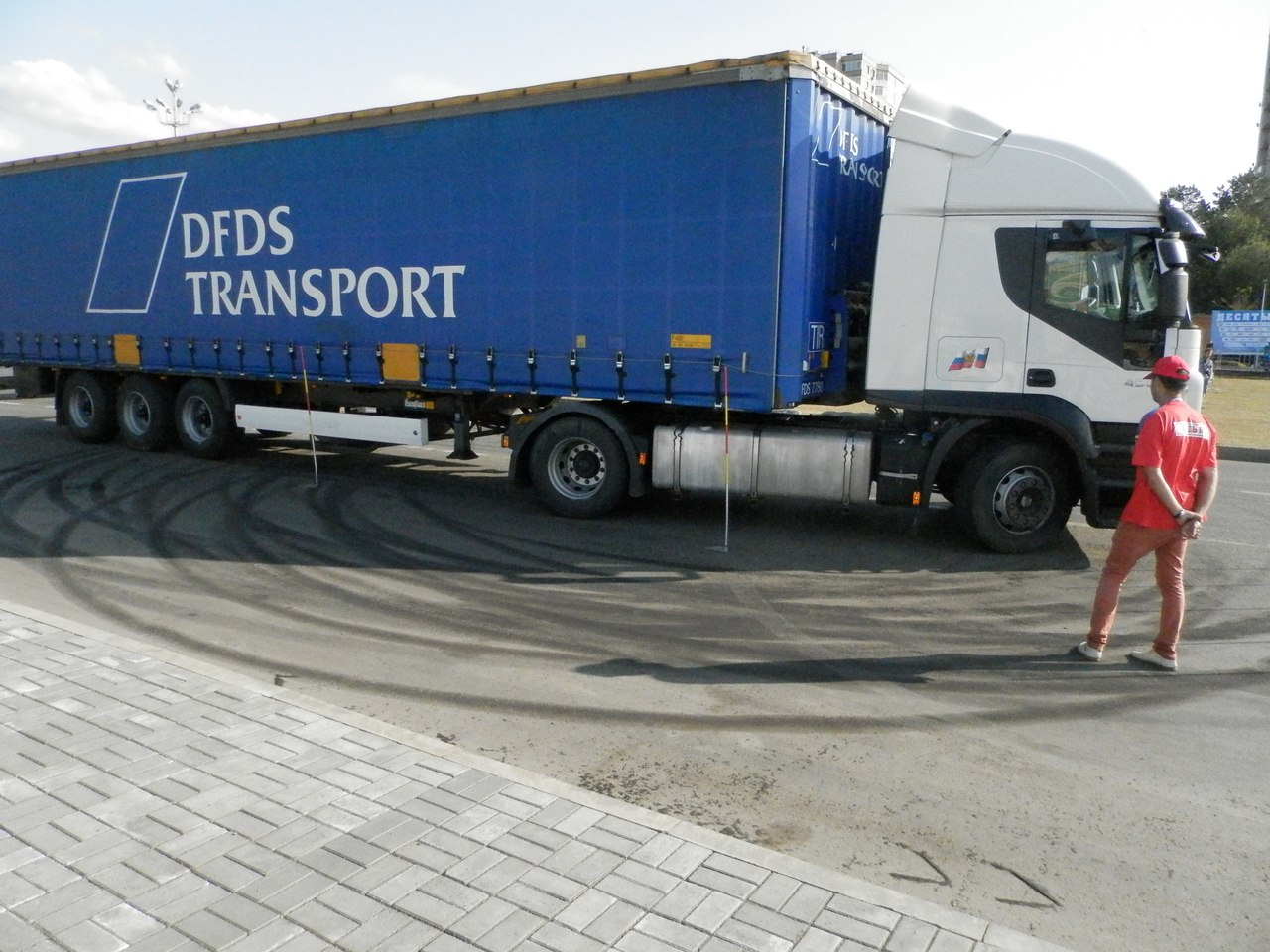 водитель магистрального тягача