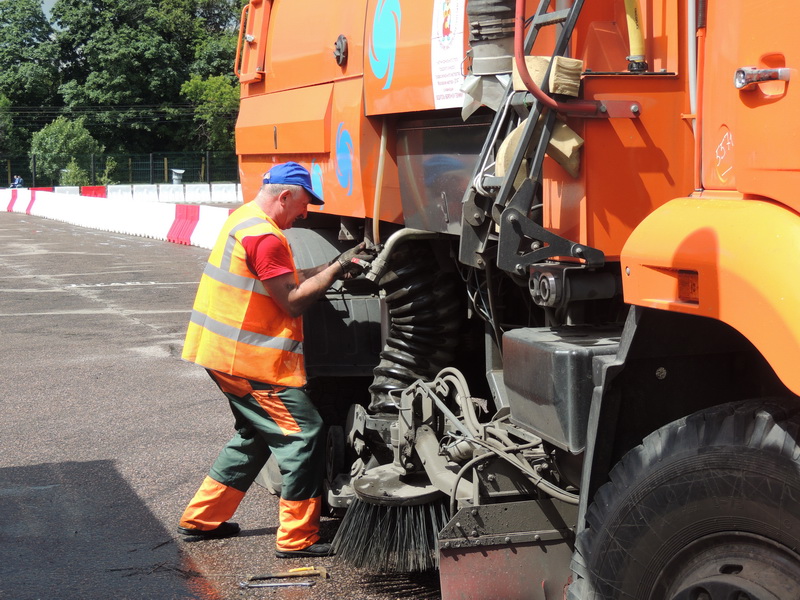 работа водителем коммунально-дорожной спецтехники